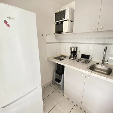 Pavillon Avec Piscine, A 350m De La Plage, 6 Pers, Parking Prive - Fr-1-781-61 *